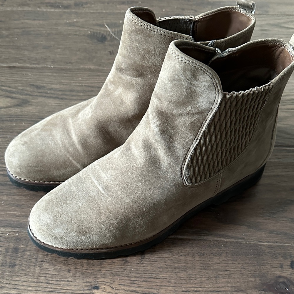 Earthies Suede Ankle Booties